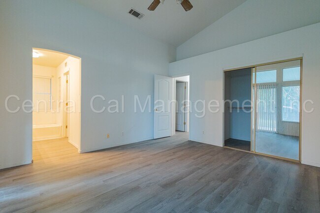 Building Photo - 3 Bedroom/2 Bath Home in RiverLakes - $225...