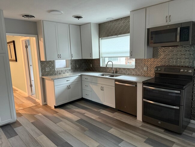 Building Photo - 602 8th St