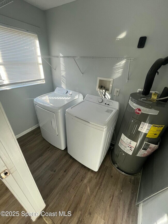 Building Photo - 1209 Tropic St