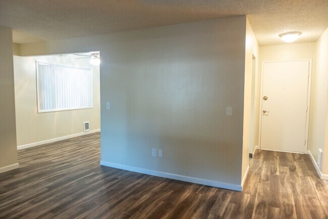 Building Photo - Heart of Irvington – Cozy Two-Bedroom Retreat