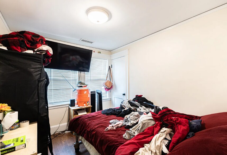 Building Photo - 224 Faneuil St