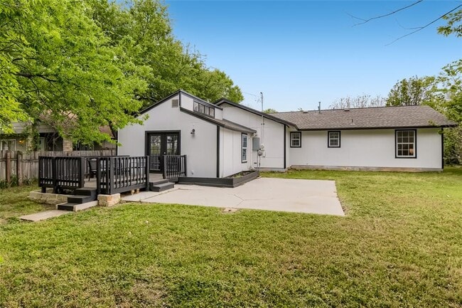 Building Photo - 604 Garden Path Dr