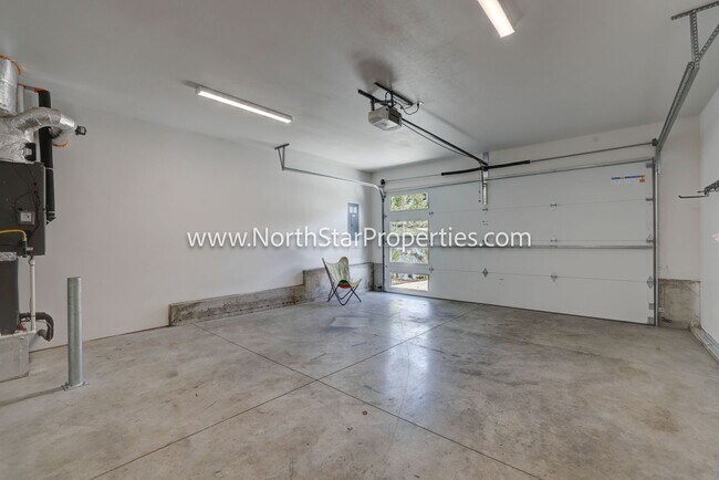 Building Photo - 2542 NW Marken St