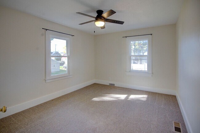 Building Photo - Completely remodeled 3 bed home