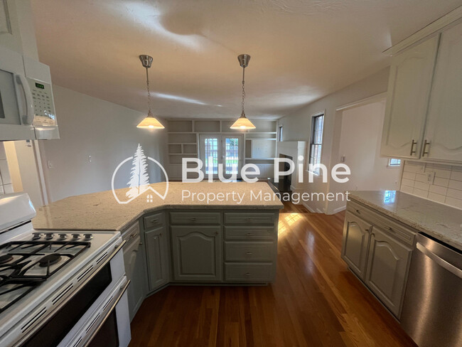 Building Photo - 3267 Merlin Dr