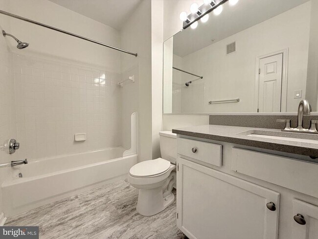 Building Photo - 4138 Fountainside Ln