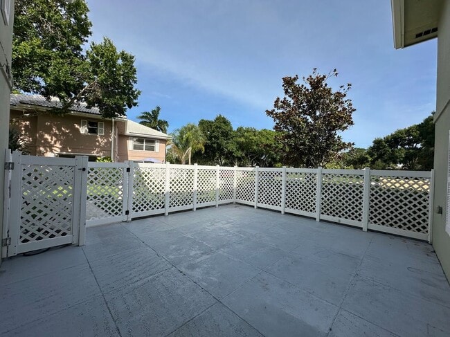 Primary Photo - 1943 Stratford Way