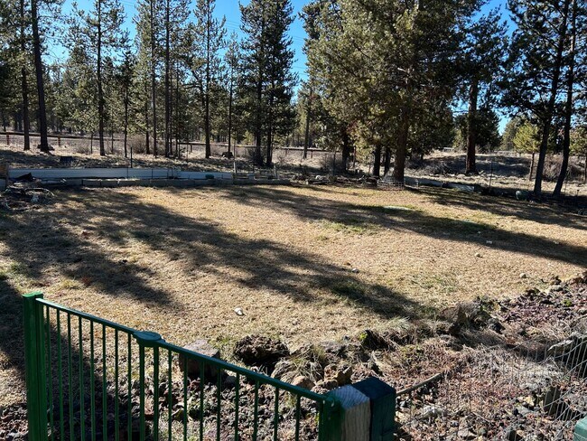 Building Photo - 52405 Antler Ln