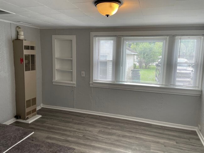 Building Photo - 1506 Lawrence Ave