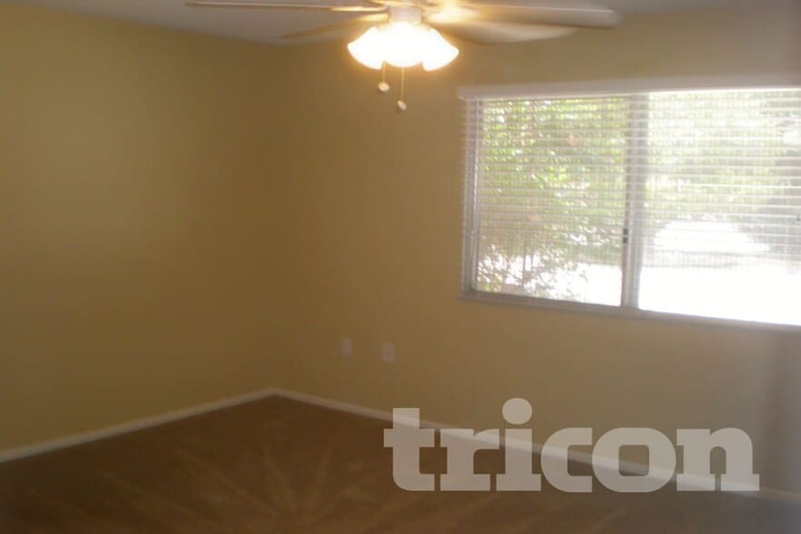 Building Photo - 10025 W Coggins Dr