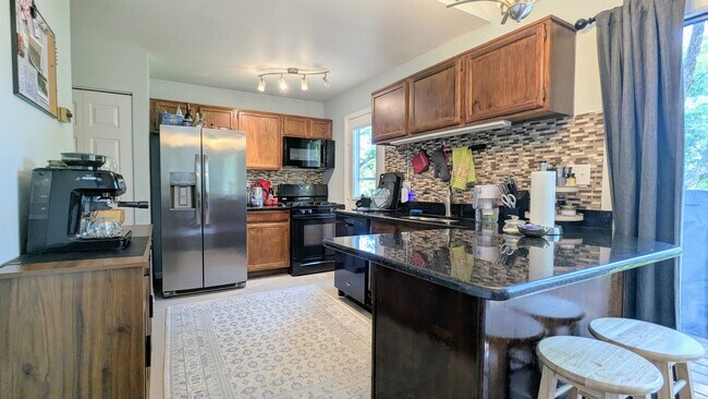 Building Photo - 319 Doral Ct