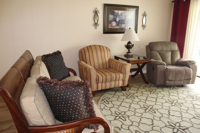 Building Photo - Furnished condo