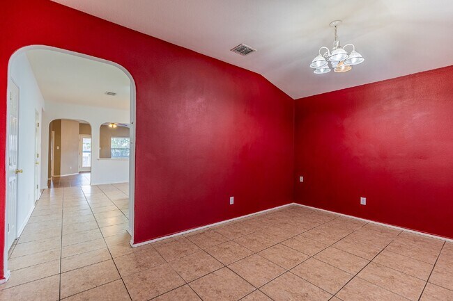 Building Photo - 8914 Walnut Springs