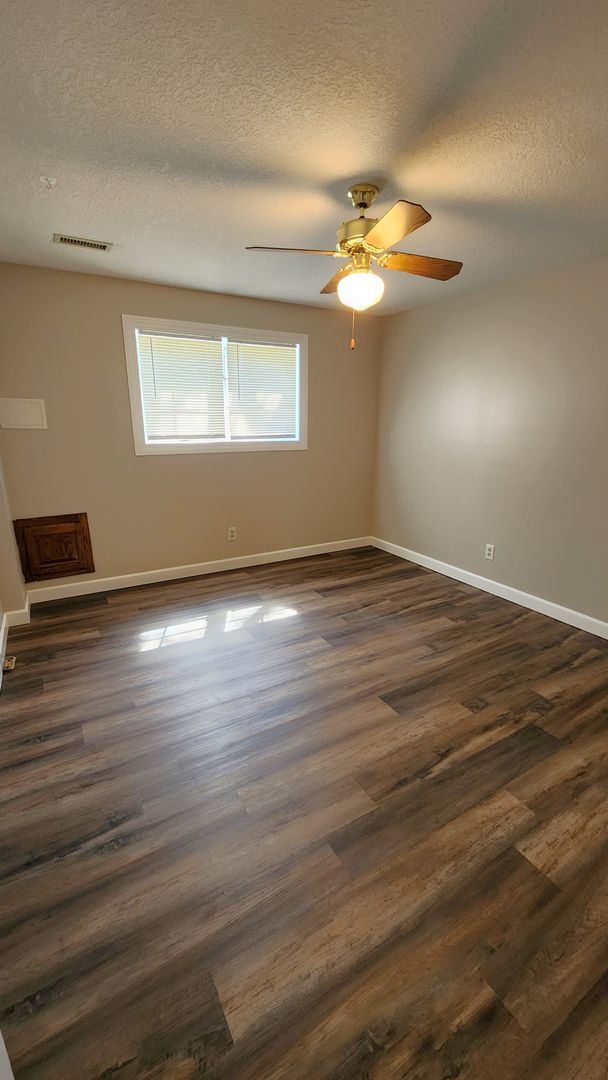 Building Photo - Lake Sherwood Executive 4BR, 3BTH home in Washburn Rural Schools!