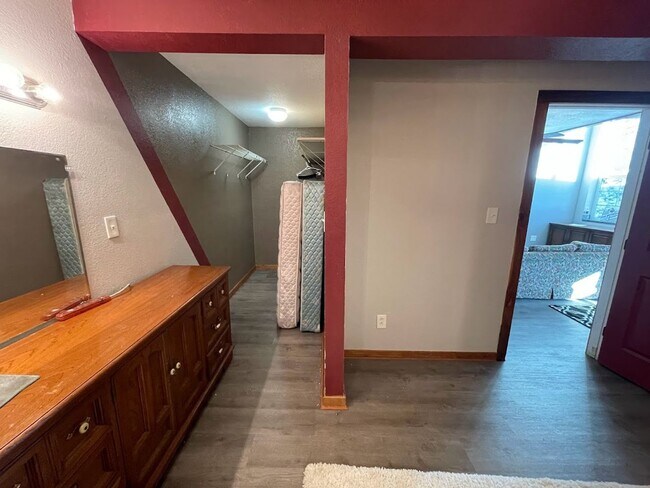Building Photo - NEW ON MARKET // ALL BILLS PAID !