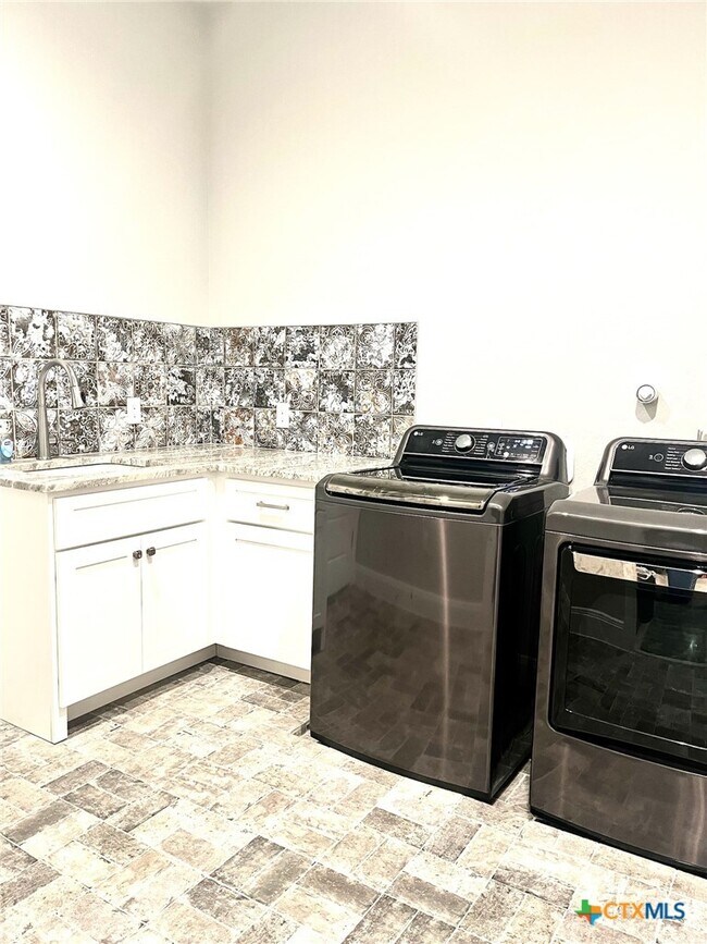 Building Photo - 1163 Trotter Ln