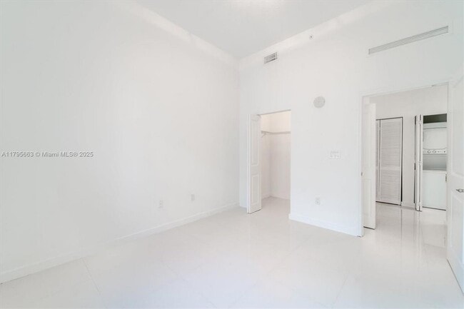 Building Photo - 7910 Harbor Island Dr