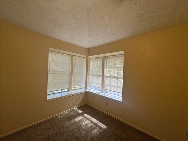 Building Photo - 20507 Broughwood Cir