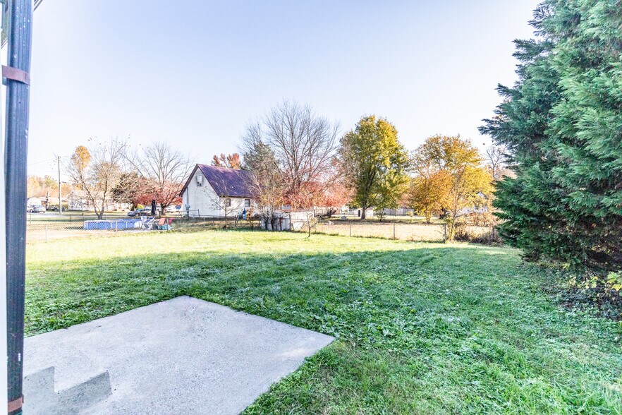 Building Photo - 553 Lorie Ln
