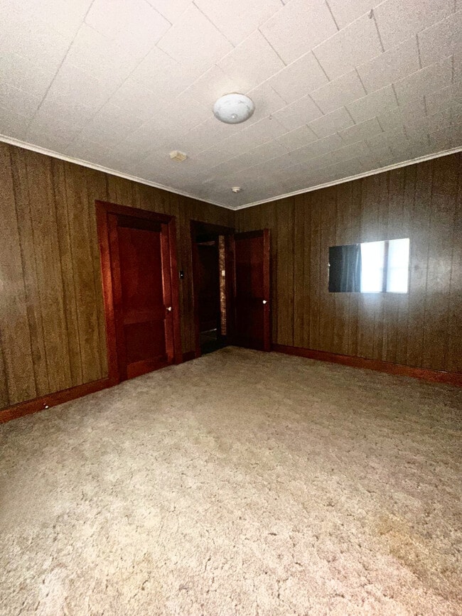 Building Photo - 505 E Coleman Ave