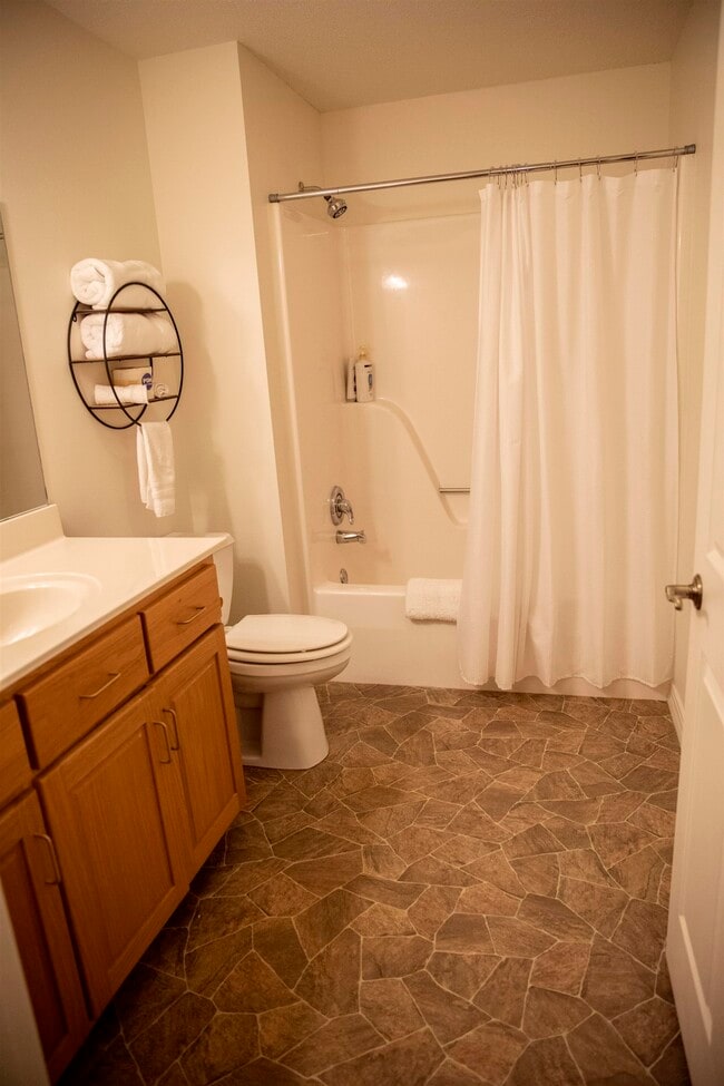 Building Photo - 305 Chickasha Dr