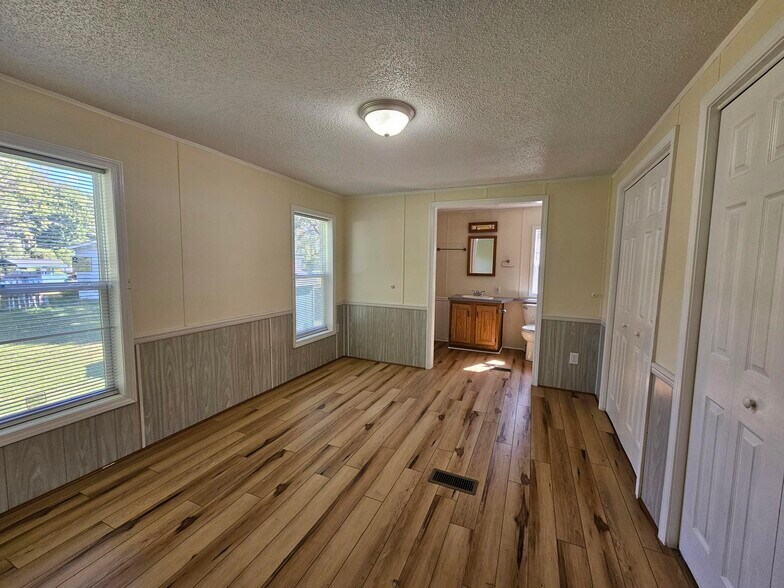 Building Photo - 25 Mapledale Acres