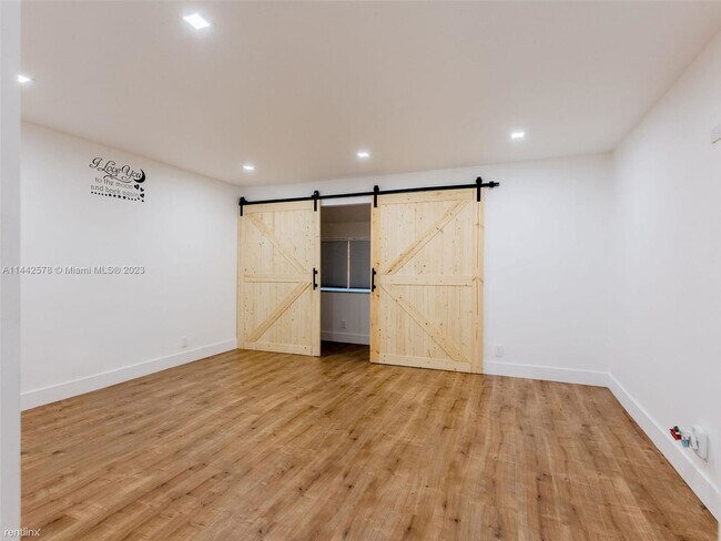 Building Photo - 4 br, 2.5 bath House - 8212 NW 8th Pl # 2