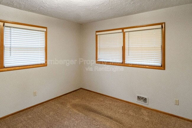 Building Photo - 1214 E 43rd Ave