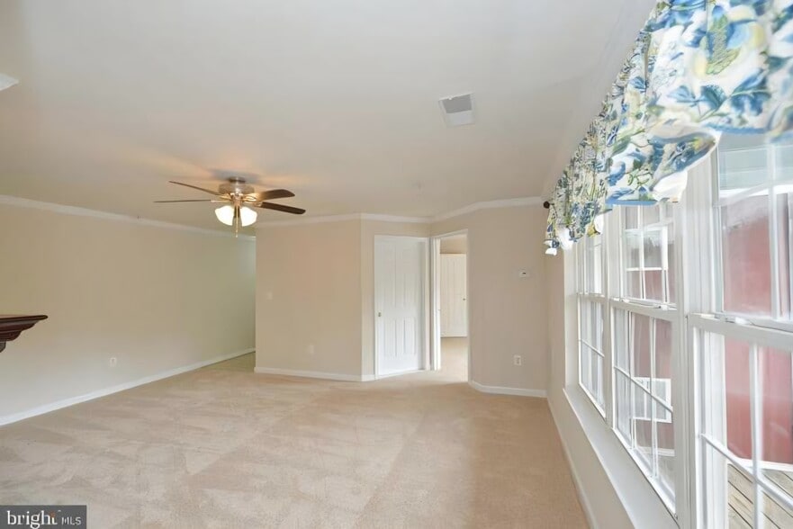 Building Photo - 511 Constellation Sq SE