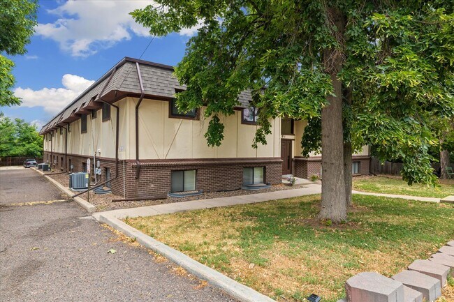 Building Photo - Bright & Updated 2 Bed Rental – Move-In Re...