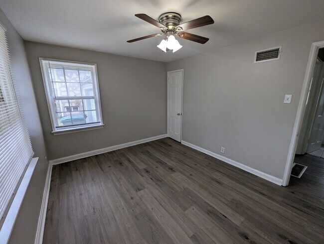 Building Photo - 1936 Alert Dr