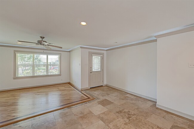 Building Photo - 5611 Briarbend Dr