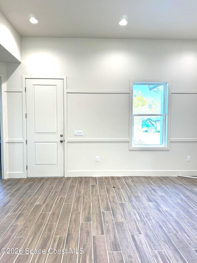 Building Photo - 2821 Edington Dr