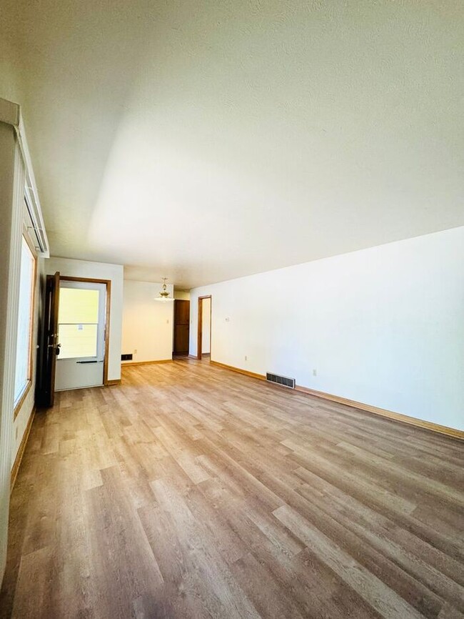 Building Photo - First Month Free - Spacious 4 bedroom 2 ba...