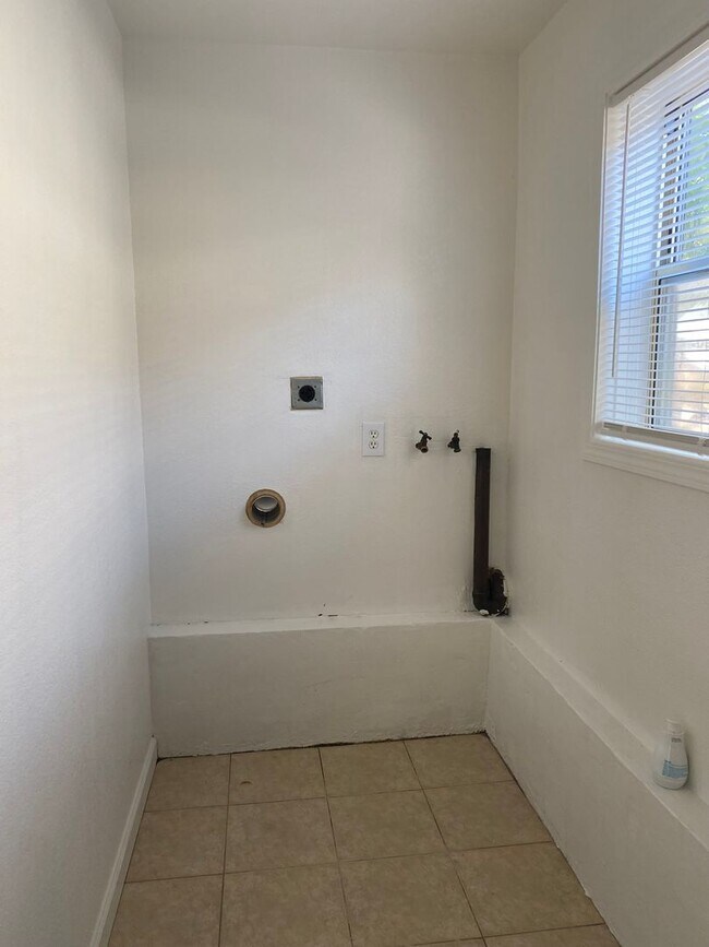 Building Photo - 1033 Pacific Ave