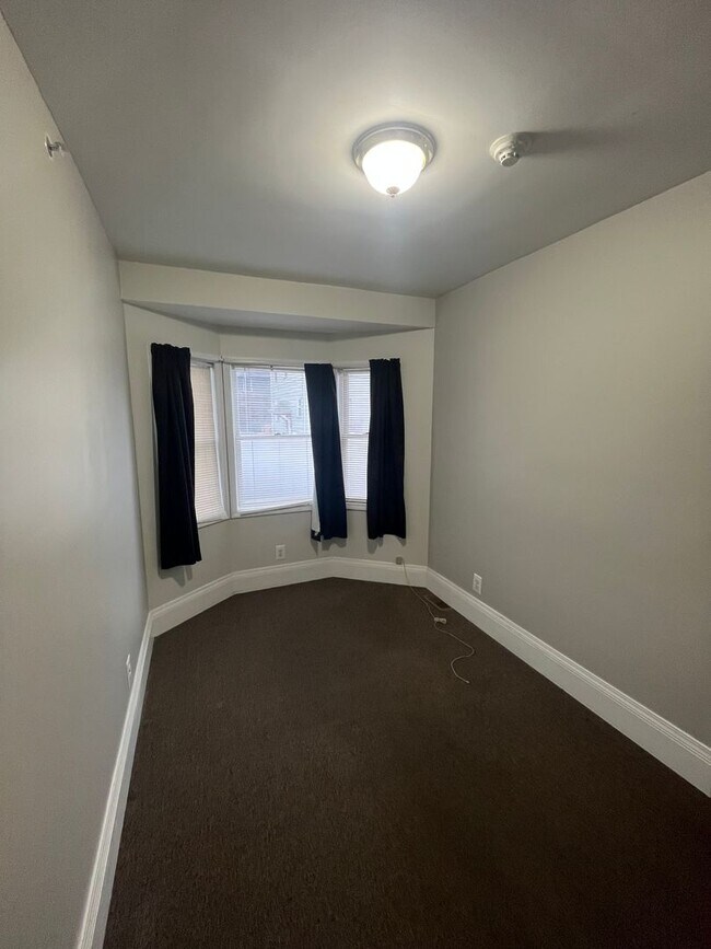 Building Photo - 2729 Dewey Ave