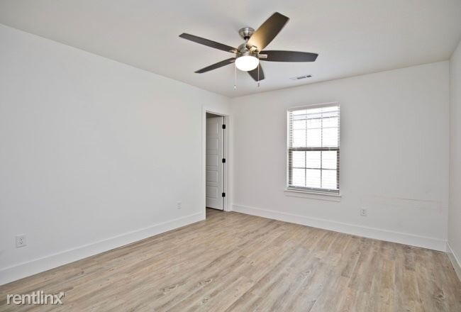 Building Photo - 4 br, 2.5 bath House - 2738 Livingston Square