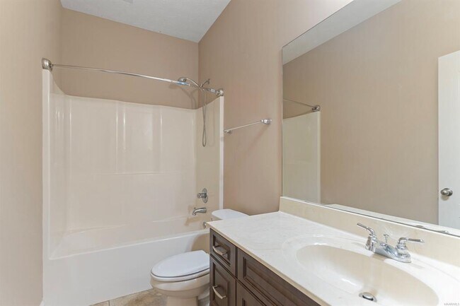 Building Photo - 704 Briarcliff Pl