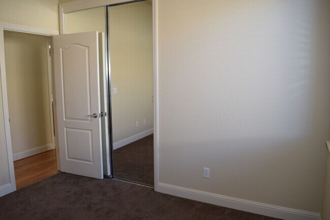 Building Photo - 2768 Westview Dr