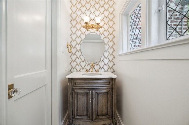 Building Photo - 2117 Chilton Rd