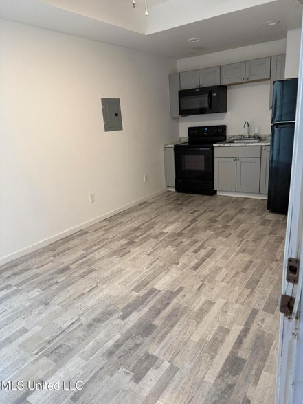 Building Photo - 212 E 2nd St