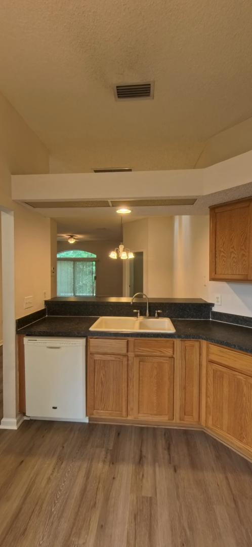 Building Photo - "Charming 3-Bedroom Retreat with 2 Full Baths on Hannah Stables Drive!"