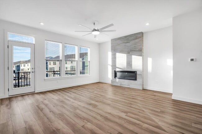 Building Photo - 304 Indigo Ct