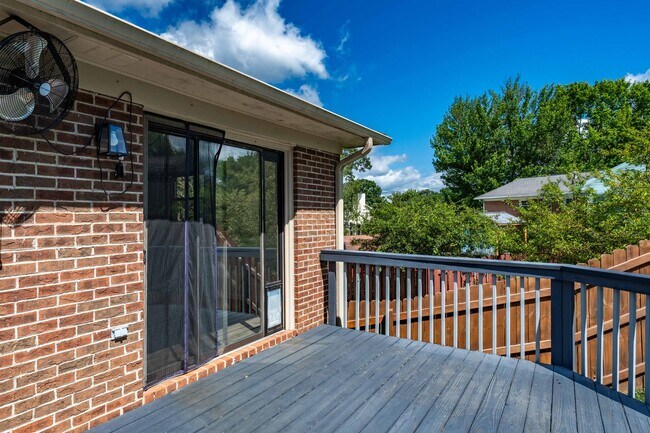 Building Photo - JC Rental Available. Prime location
