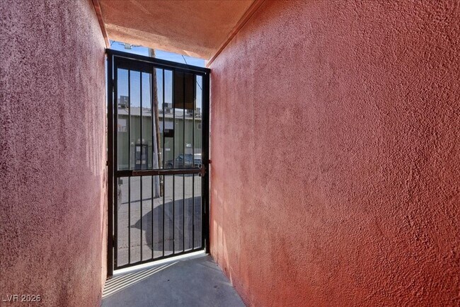 Building Photo - 521 S Maryland Pkwy