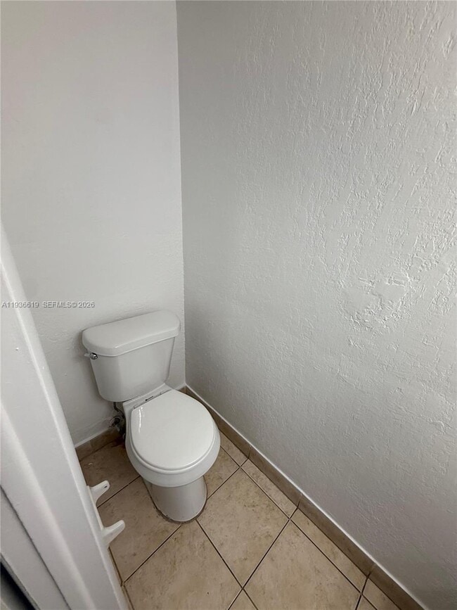 Building Photo - 1305 W 53rd St