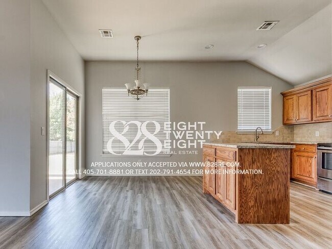 Building Photo - Lovely 3 Bed/2 Bath/2 Car Garage Single Fa...