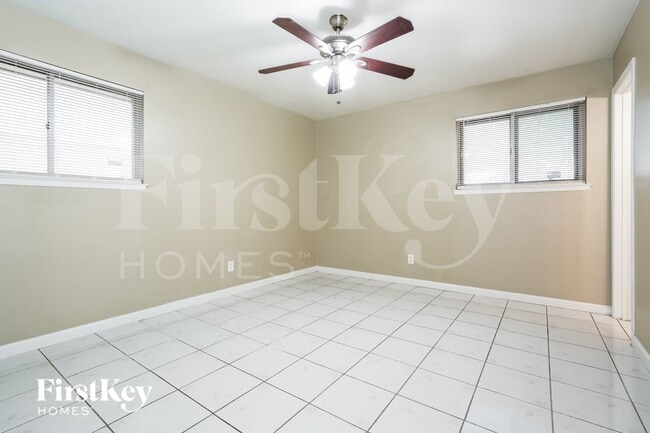 Building Photo - 215 Oriole Blvd