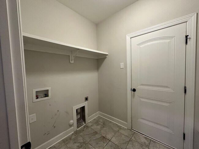 Building Photo - 4BED / 2.5BATH BEAUTIFUL HOME IN ANDERSON ...