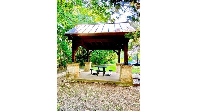 Building Photo - 2914 Whispering Pine Blvd
